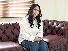 バカマ〇コ再び!!「あの時のセックスが忘れられないのぉぉぉぉぉぉ!!」ノンストップ巨根ピストンでアクメ堕ちしたあの性欲モンスター妻が欲求不満を募らせ再びAV志願!すぐにハメてもらえると期待しているマ〇コを散々おあずけ焦らししていたら我慢出来ずに錯乱発狂!w発情しきったドスケベマ〇コにデカチンをブチ込んでやると即イキ連続絶頂失神ぶっ壊れ!!! サンプル動画サムネイル